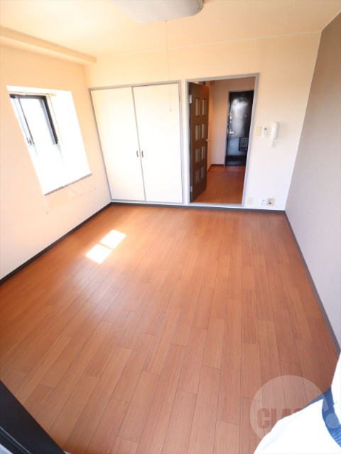 居室・リビング　６帖の洋室