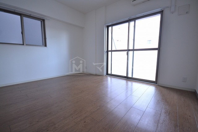 居室・リビング　別号室参考写真