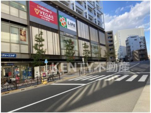 スーパー　ライフ 京急蒲田駅前店（スーパー）まで357m