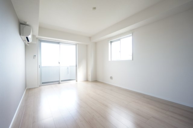 居室・リビング　当日の見学大歓迎！ ※すべて反転タイプのお写真です