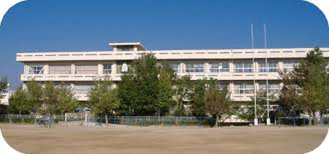 小学校　松が丘小学校（小学校）まで600m