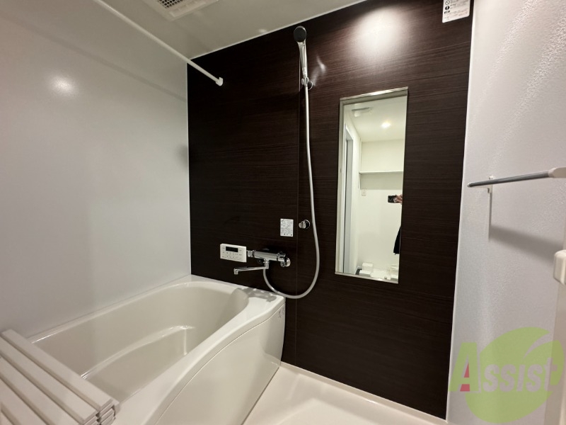 バス・シャワールーム　浴室は広めなのでゆったり落ち着けそうですね。