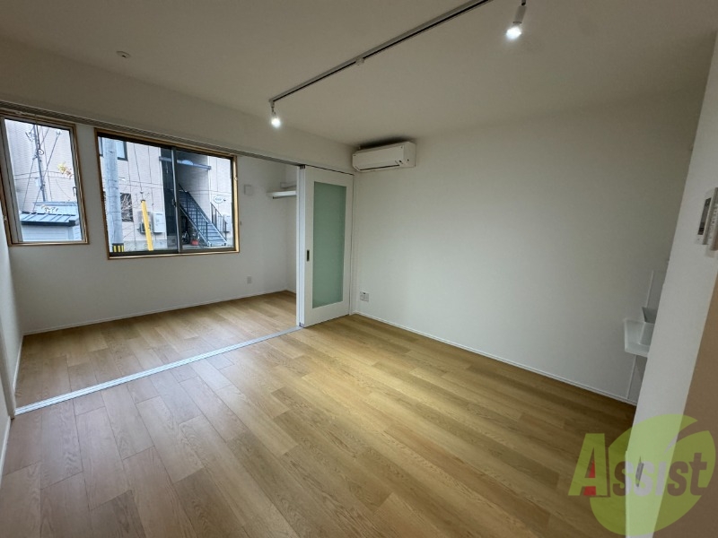 居室・リビング　７帖の洋室です。生活のメインとなる部屋ですね。