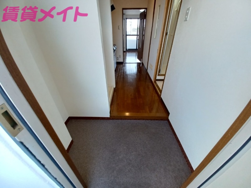 玄関　同物件別部屋写真