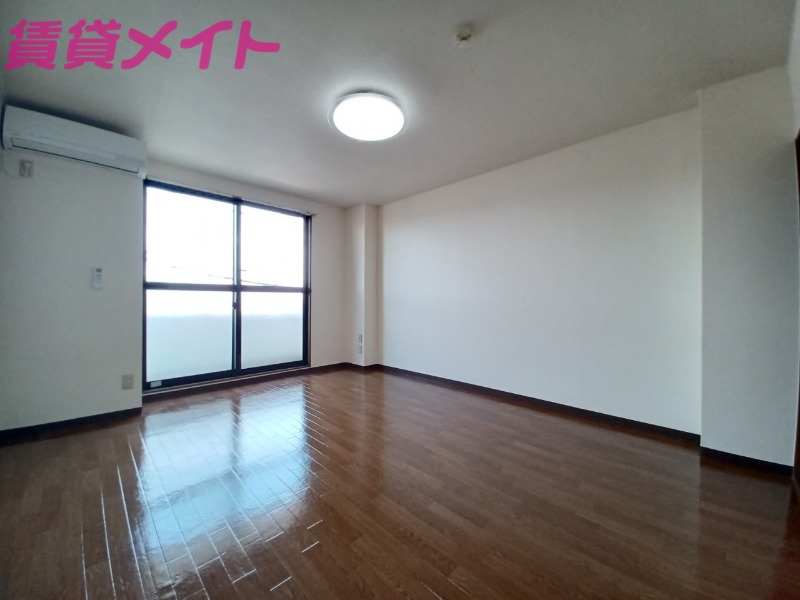 居室・リビング　同物件別部屋写真