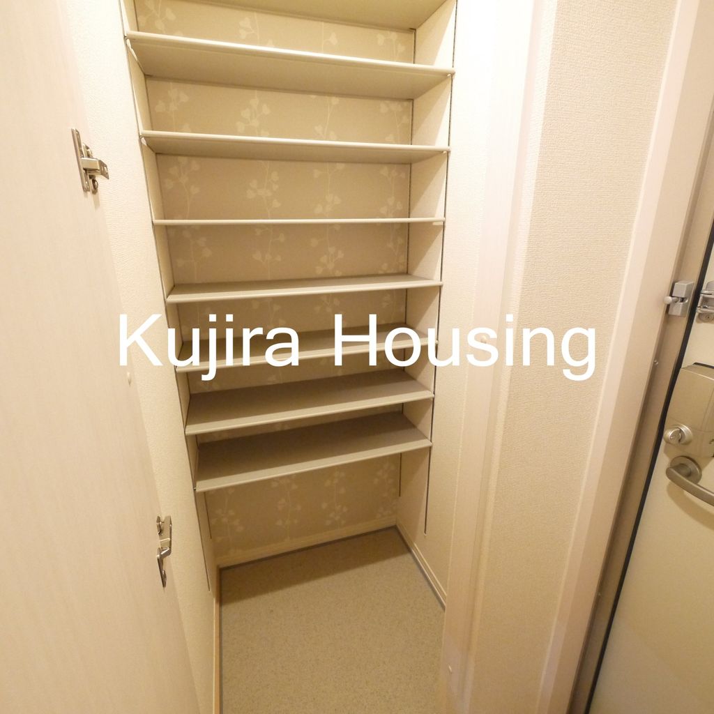 玄関　靴以外も収納できるシューズインクローク完備★