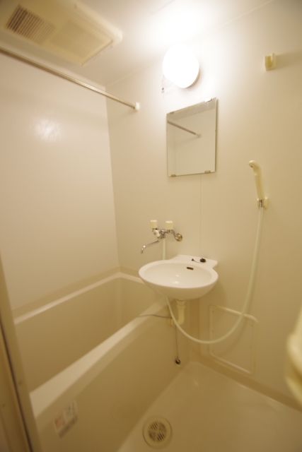 バス・シャワールーム　★清潔感のある浴室★