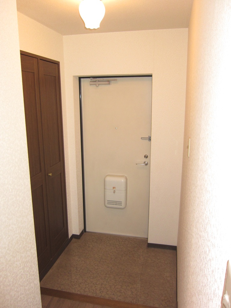 玄関　【参考写真】