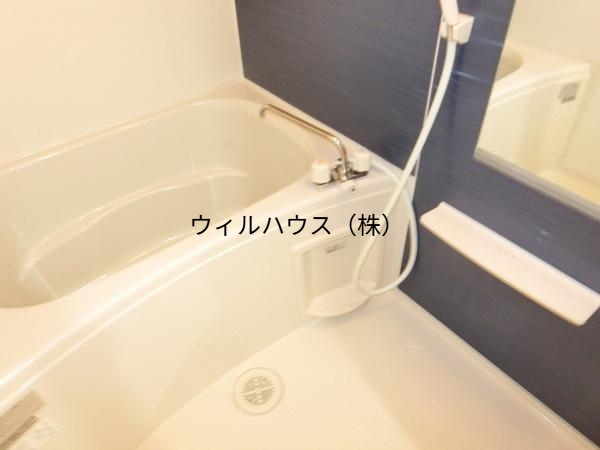 バス・シャワールーム　浴室乾燥機、追い焚き機能付きバス！