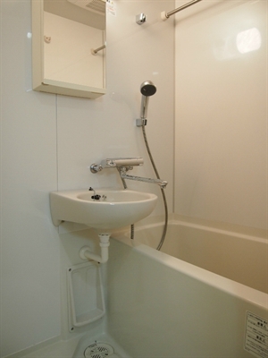 バス・シャワールーム　バスルームです。