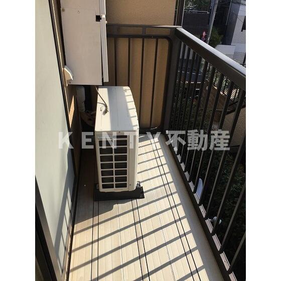 バルコニー　陽当たり良好なバルコニーです