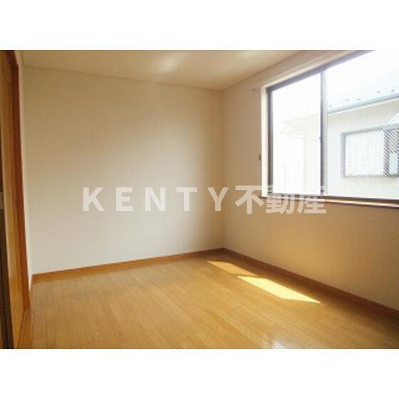 居室・リビング　こちらの居間で趣味の時間をお楽しみください