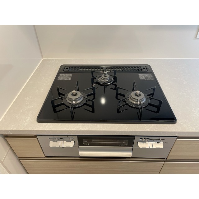 キッチン　３口コンロ