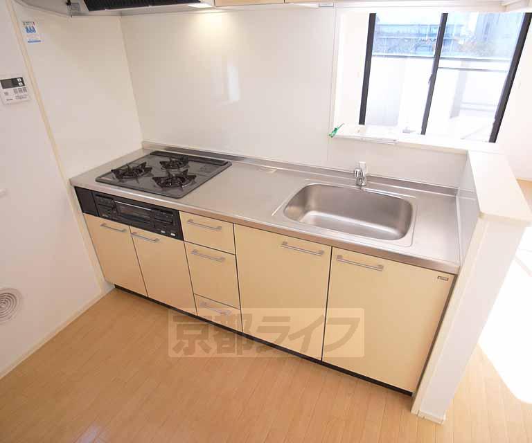 キッチン　憧れのカウンターキッチンですよ。