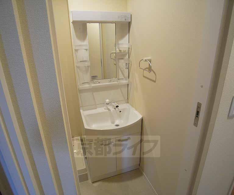 洗面設備　嬉しい独立洗面台です