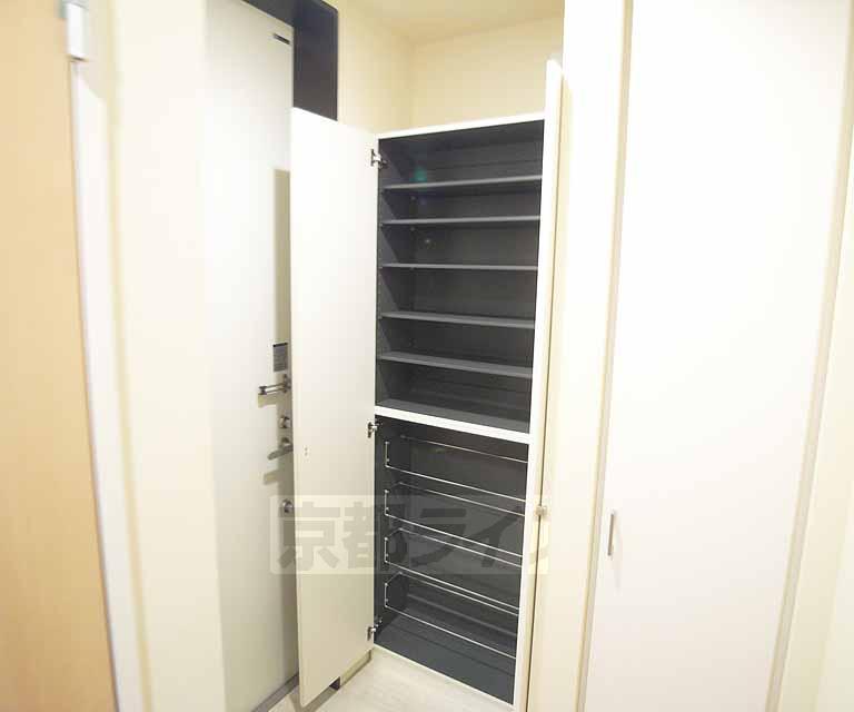 収納　たっぷり収納できるシューズボックスです。