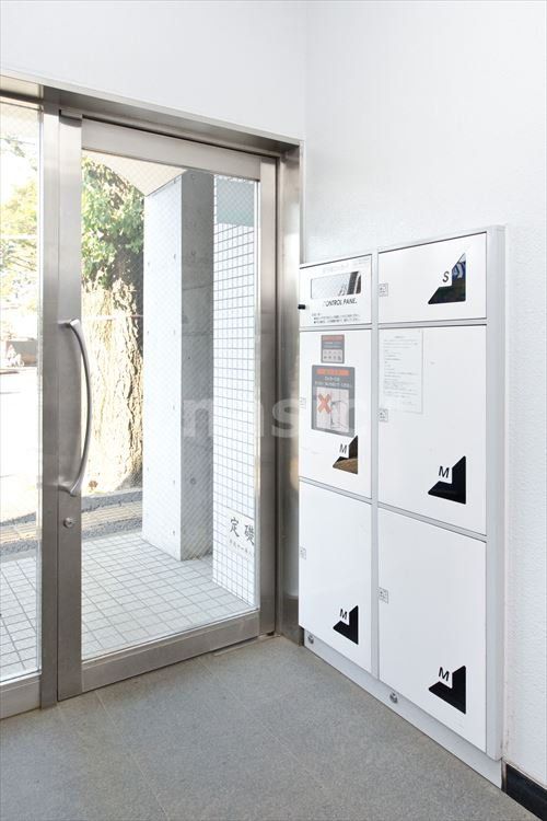 エントランス　宅配ボックス