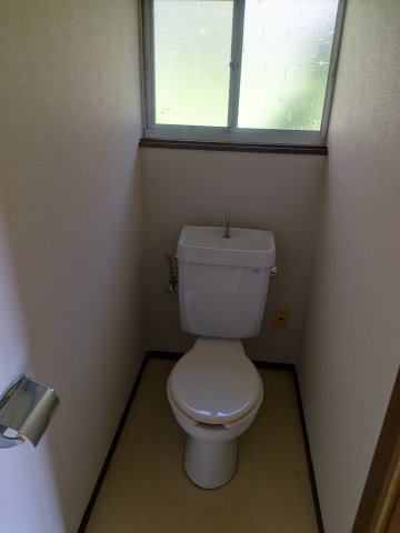 ＪＲ山口線 宮野駅 徒歩9分 1階建 築127年のトイレ写真