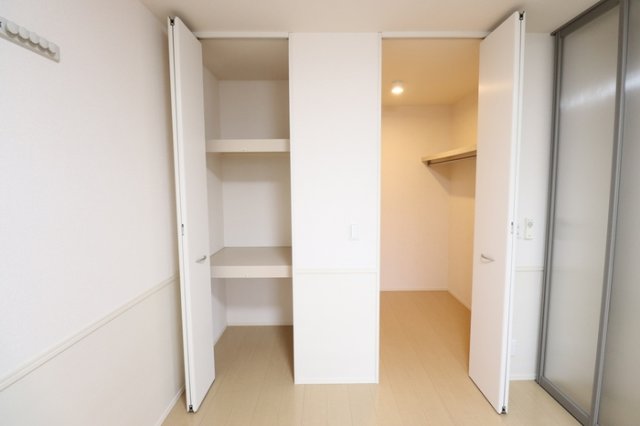 収納　ウォークインクローゼット＋収納