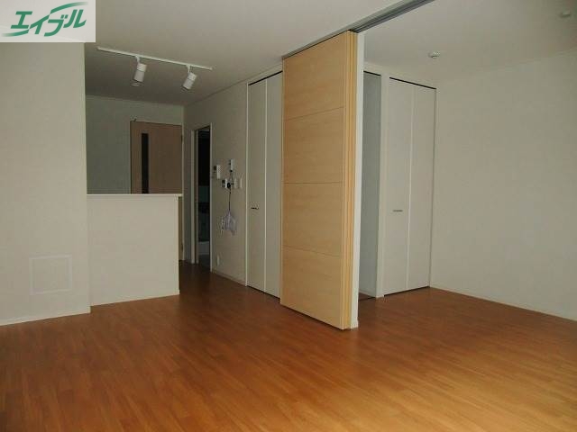 居室・リビング　別の類似物件の写真です。実際とは異なります。