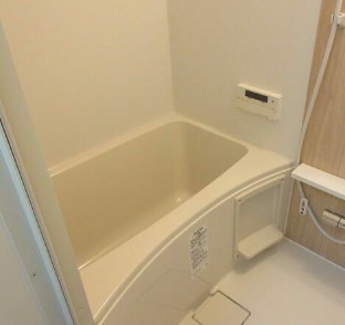 バス・シャワールーム　コンパクトで使いやすいお風呂です