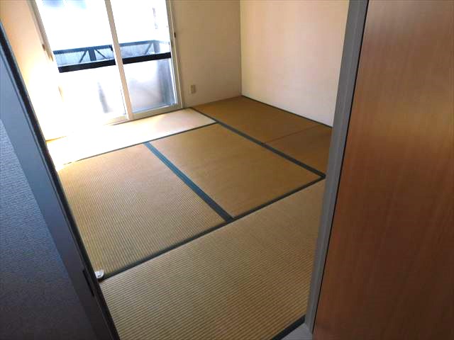 ハイツ旭が丘 II号館の居間写真