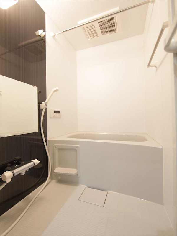 バス・シャワールーム　浴室暖房乾燥機付　追い焚き・オートバス機能付お風呂