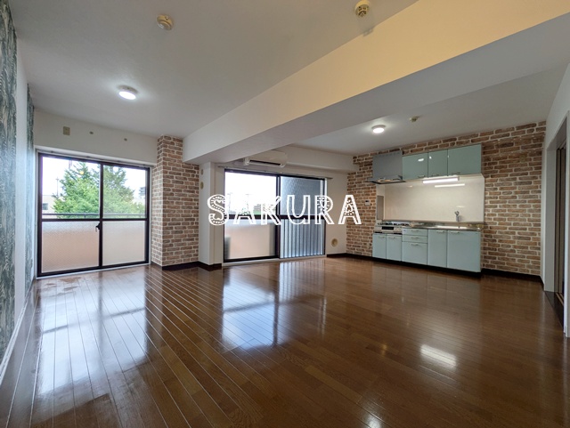 居室・リビング　開放感のあるゆったりとしたお部屋です♪