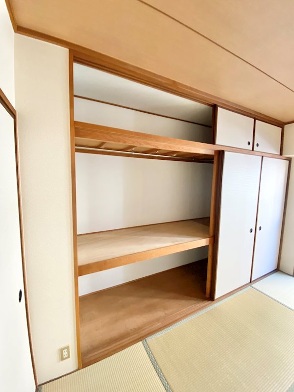 収納　押入