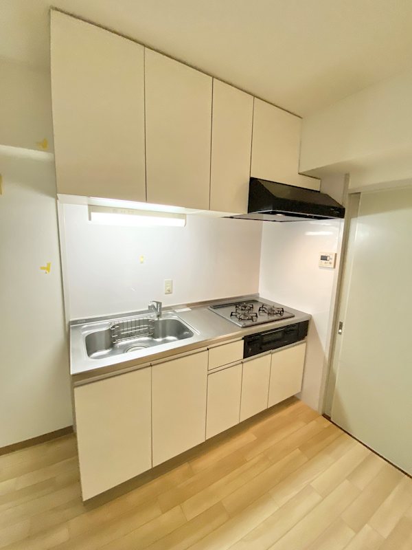 キッチン　ガスコンロ3口グリル付