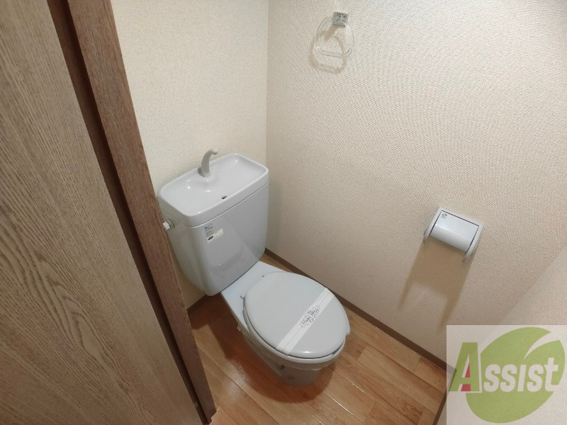 トイレ　こちらはトイレです。清潔感があり、安心して使用できます。