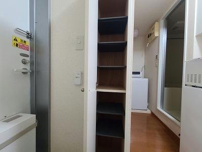 玄関　現況優先。設備は現地と異なる可能性があります。