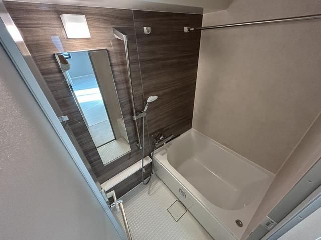 バス・シャワールーム　コンパクトで使いやすいお風呂です