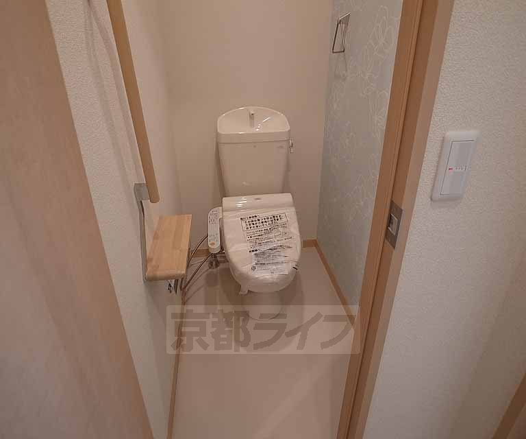 トイレ　奥行きのあるトイレです。