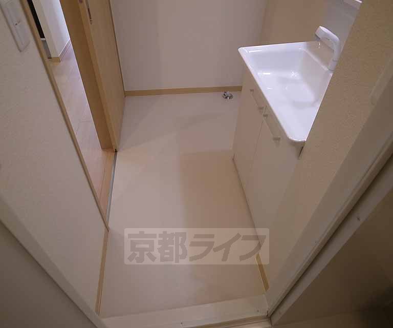 洗面設備　広い脱衣スペースです。