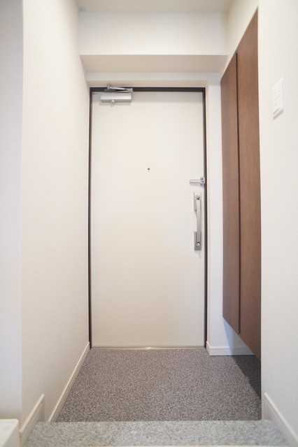 玄関　参考写真（同建物別部屋のものです）