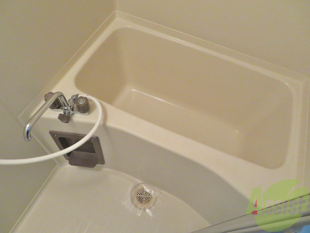 バス・シャワールーム　浴室は狭すぎず、シャワーも浴びやすそうです。