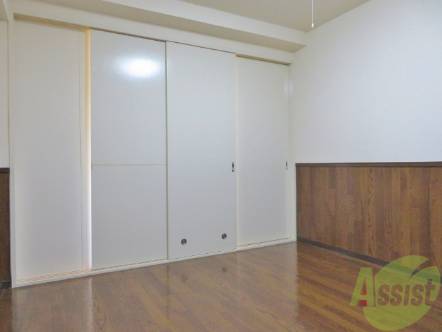 居室・リビング　６帖の洋室です。フローリングがきれいですね。