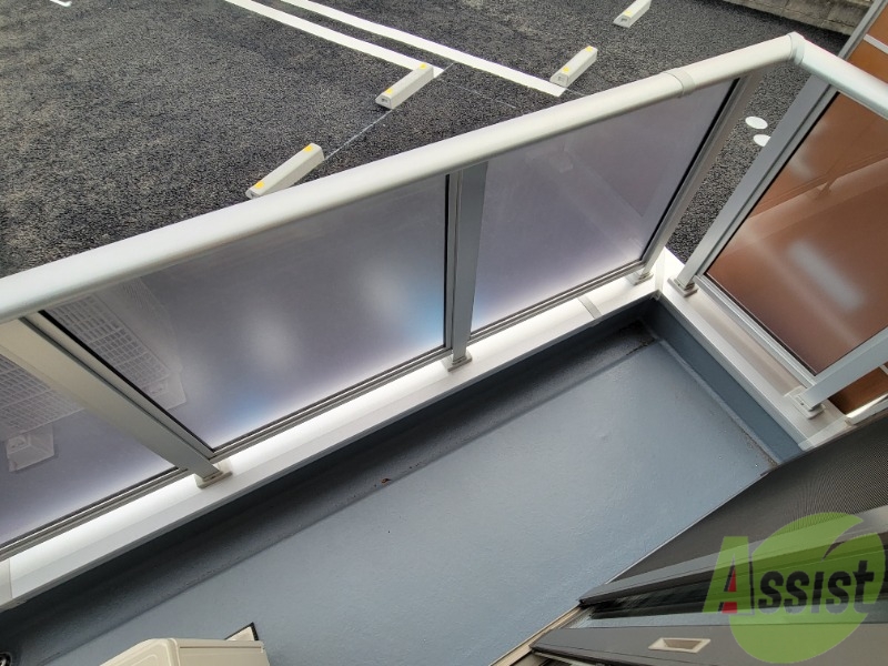 バルコニー　バルコニーは広々していて洗濯物は干しやすい。