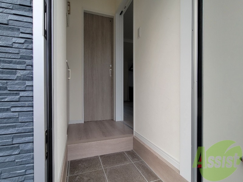 玄関　玄関も広々していて片付けもしやすそうですね。