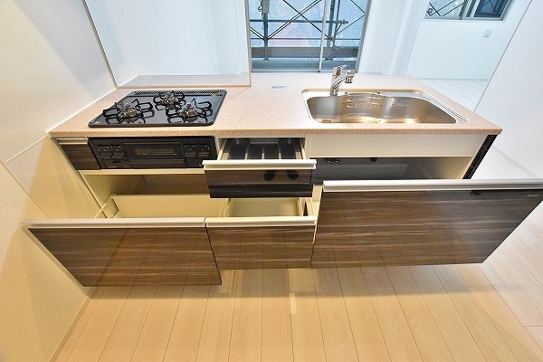 キッチン　★3口ガスシステムキッチン（グリル付）★