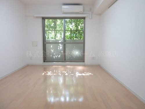 居室・リビング　※別号室参考写真