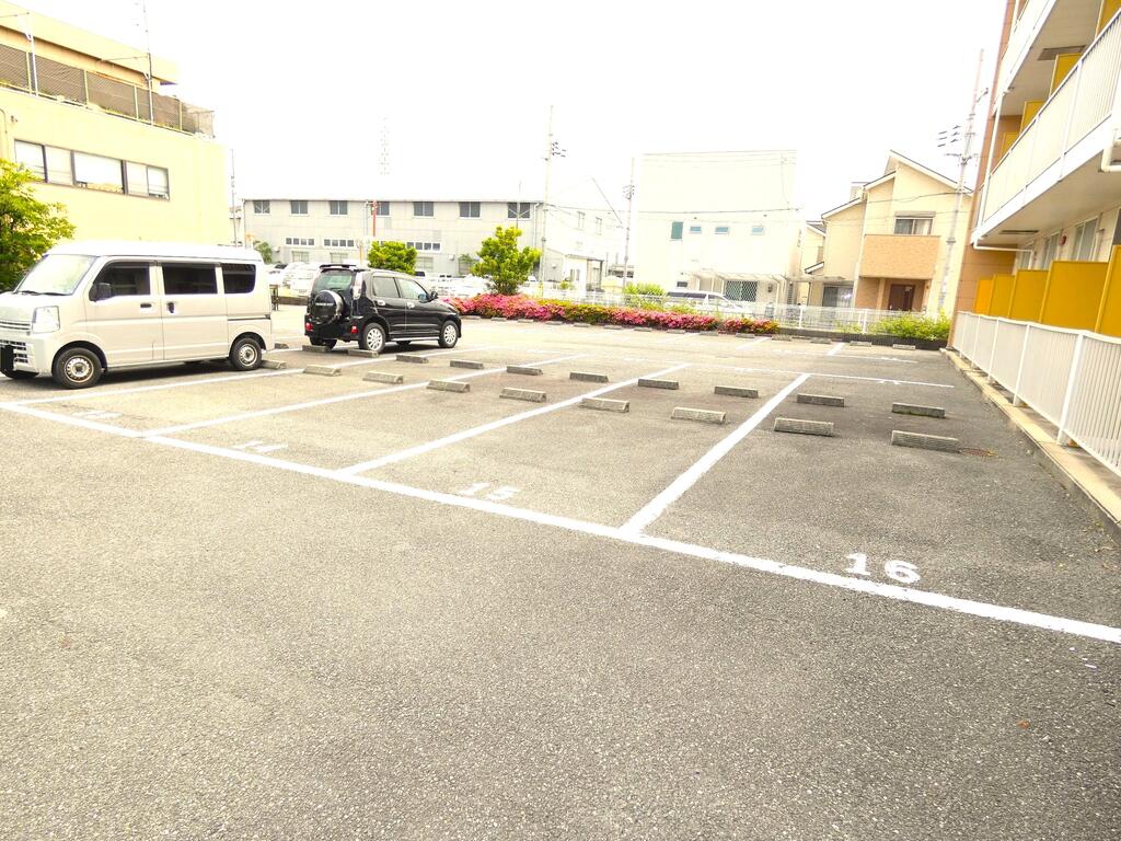 駐車場　駐車場枠31台有ります！空き確認はお問い合わせください☆