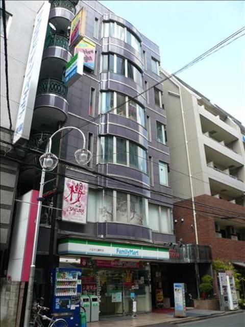 コンビニ　ファミリーマート八王子三崎町店（コンビニ）まで263m