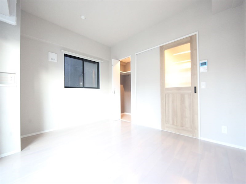 居室・リビング　洋室7.49帖　ウォークインクローゼット（収納充実してます）