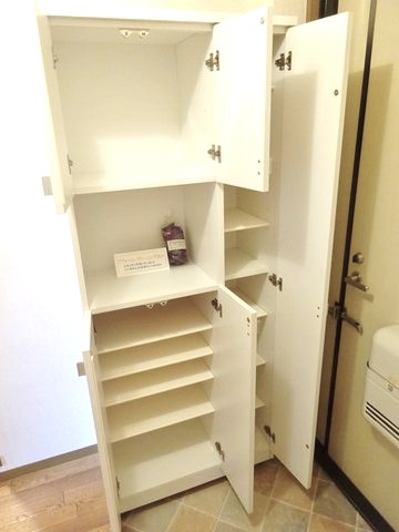 玄関　※参考写真※シューズボックス付きで玄関すっきり片付きます！お