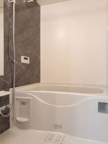 バス・シャワールーム　落ち着いた空間のお風呂です