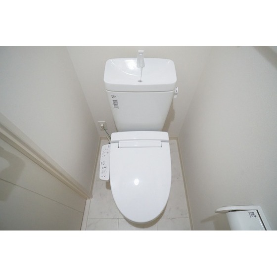 トイレ　温水洗浄便座