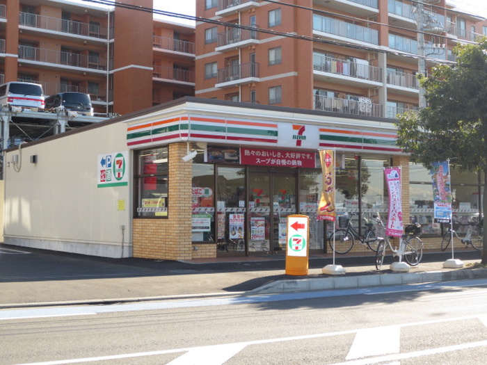 コンビニ　セブンイレブン（コンビニ）まで396m
