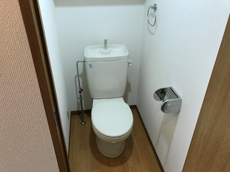 トイレ　温水洗浄便座設置予定 ※別のお部屋のお写真です。御参考までに